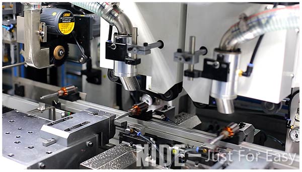 machine de rotation de collecteur d'induit automatiquement