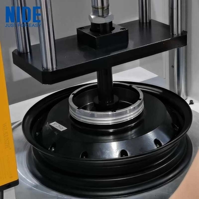 Machine automatique de décapage d'arbre pour moteur à moyeu de roue BLDC